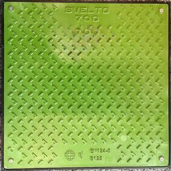 SVELTO PLUS EXT=690X690 OL=600X600 B125 44MM VERT RAL6010